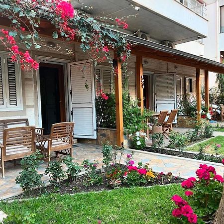Guest Room Angolo Toscano Vlore Bagian luar foto
