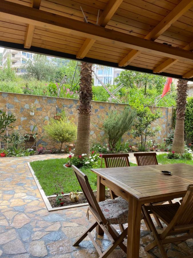 Guest Room Angolo Toscano Vlore Bagian luar foto
