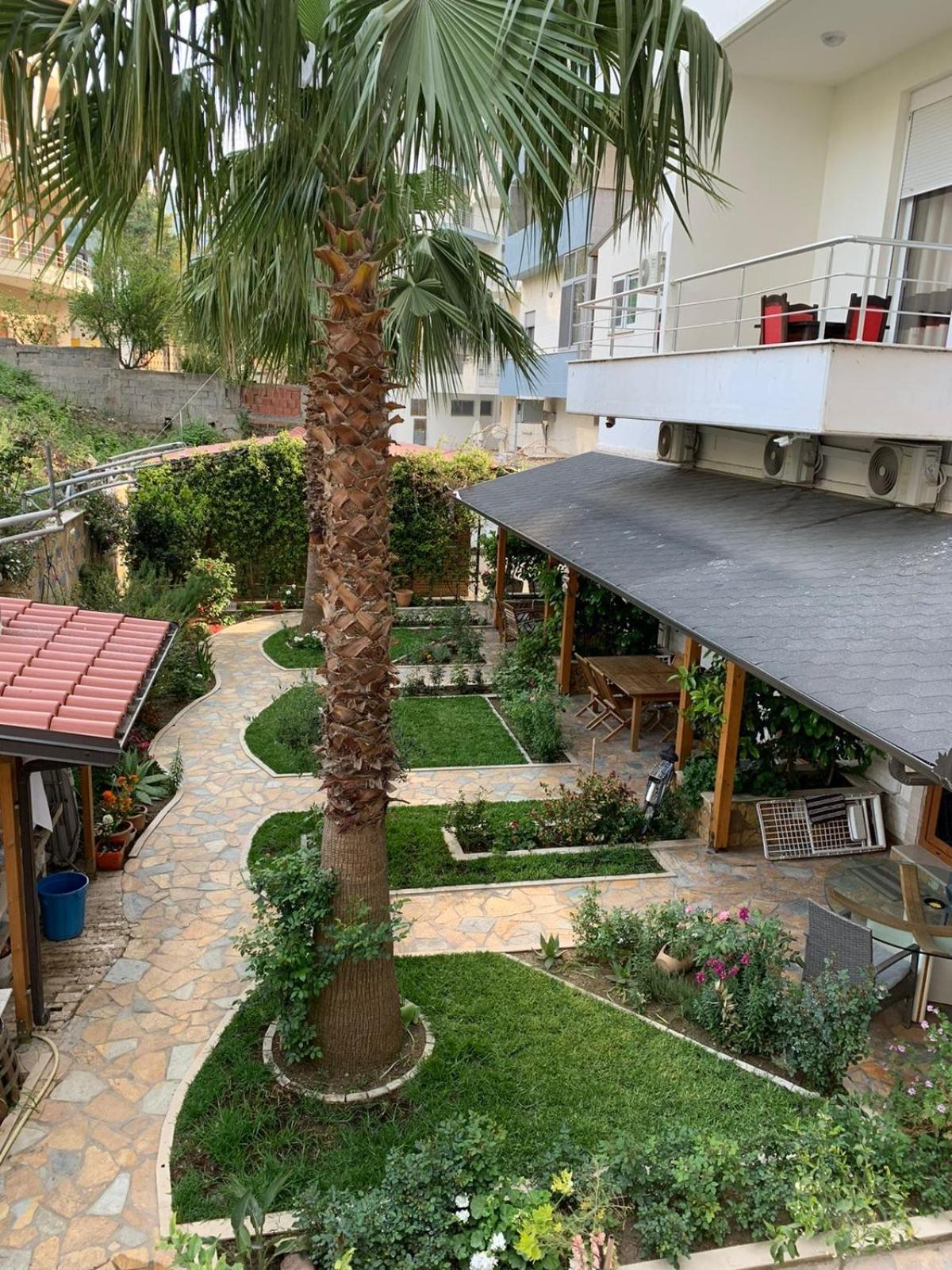 Guest Room Angolo Toscano Vlore Bagian luar foto