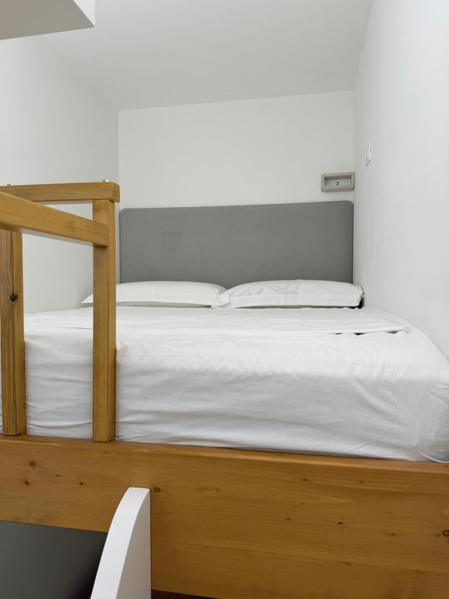 Guest Room Angolo Toscano Vlore Bagian luar foto