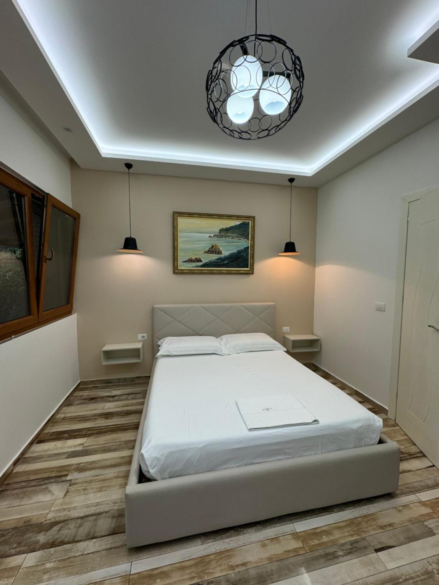 Guest Room Angolo Toscano Vlore Bagian luar foto